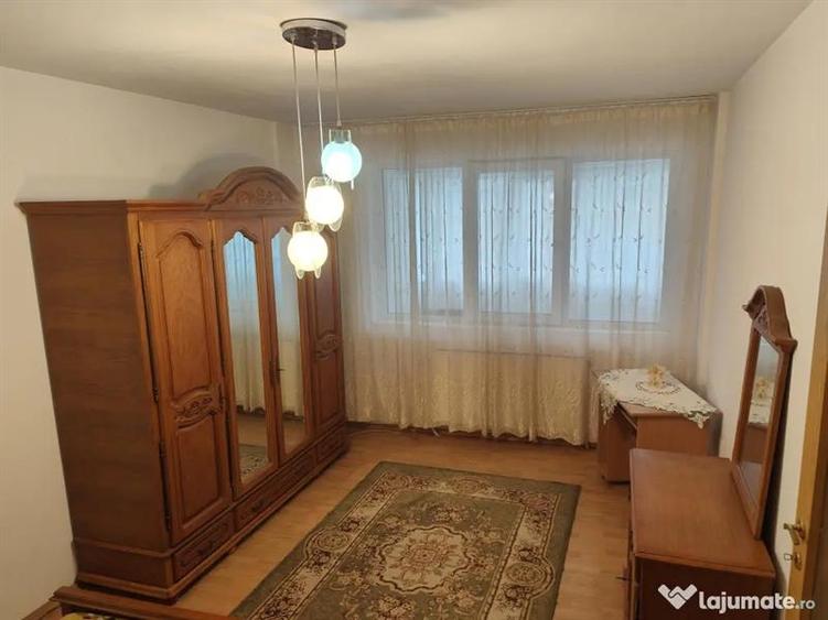 Garsonieră decomandată, mobilată în Craiovița Nouă
