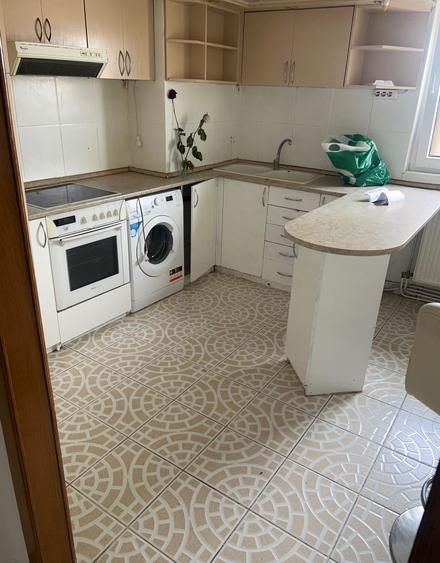 Apartament cu 3 camere semidecomandat în Central