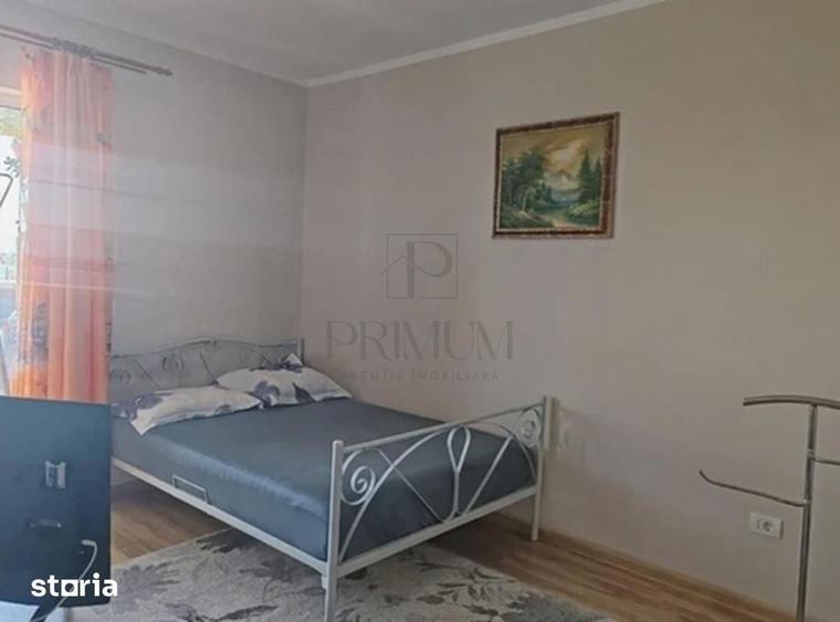 Apartament cu 3 camere în Plopi