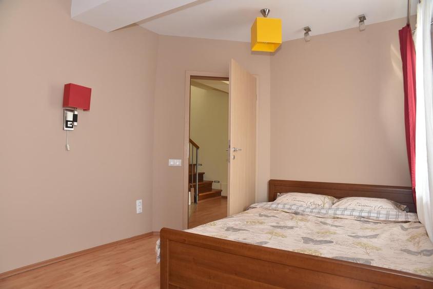 Apartament cu 4 camere decomandat, mobilat în Între Lacuri