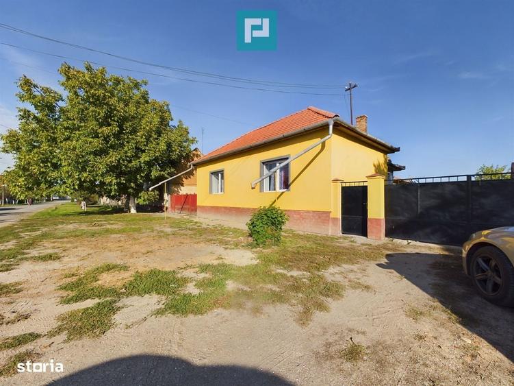 Casă cu 3 camere cu Teren 1065 Mp în Central