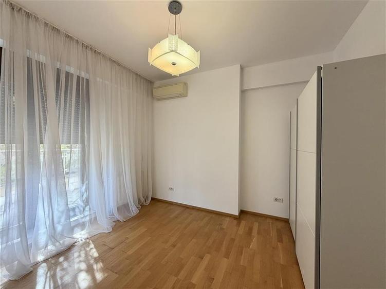Apartament cu 3 camere decomandat, mobilat în Nordului