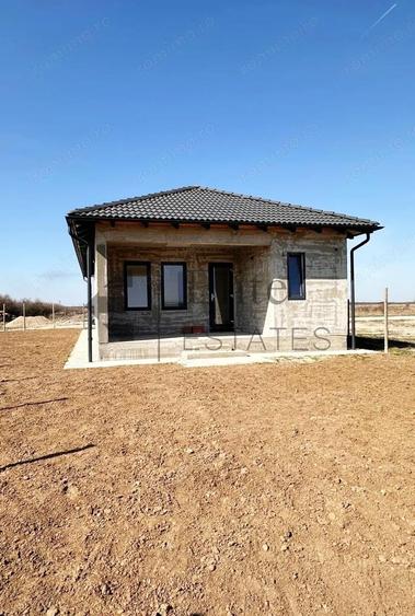 Casa cu 3 camere de vanzare in Cihei zona lini?tita - 2