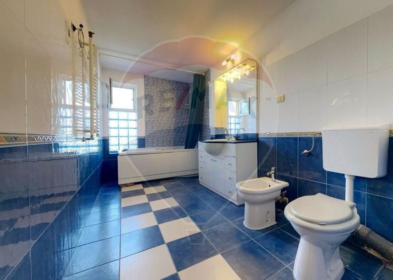 Casă / Vilă cu 6 camere de vânzare - 9