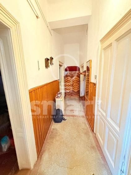 Casa in centrul istoric cu spatiu comercial si parcare proprie Zona 0 - 8