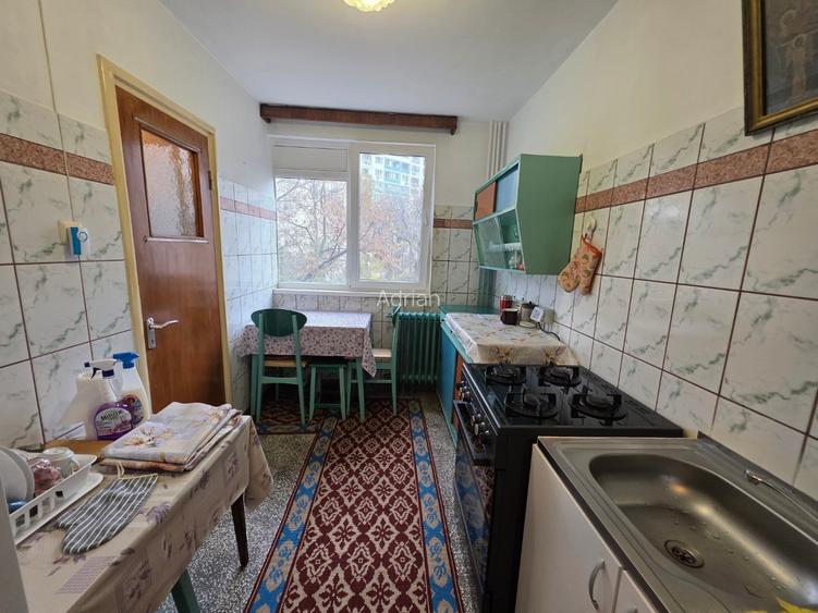 1 Decembrie 1918 intersectie Jean Steriadi, 10 minute metrou , vav Auchan,