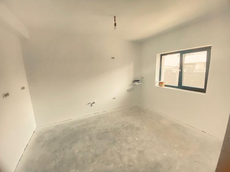 Duplex cu 4 camere si mansarda. Curte 250 mp. Comision 0 - 8