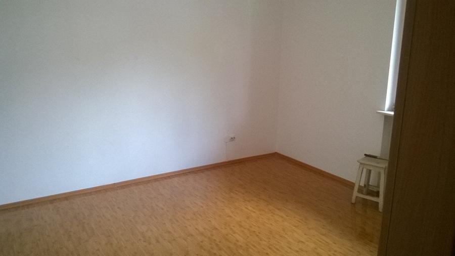 Apartament cu 3 camere decomandat, mobilat în P-ța Victoriei