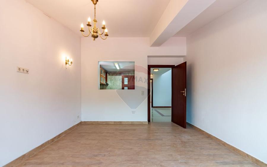 De vanzare cladire multifunc?ionala Calea Ferentari - 9