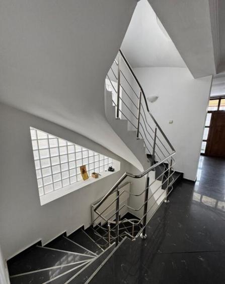 Casa 12 camere, garaj dublu si curte 90 mp, complet mobilata - 8