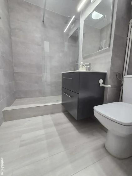 Titulescu, Piata Victoriei - 1