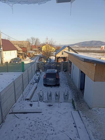 Casă individuală cu 6 camere cu Canalizare în Chichiș