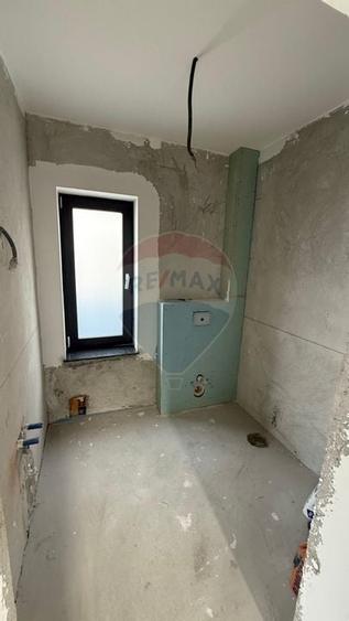 Casă / Vilă cu 4 camere Strada Vrancei - 9