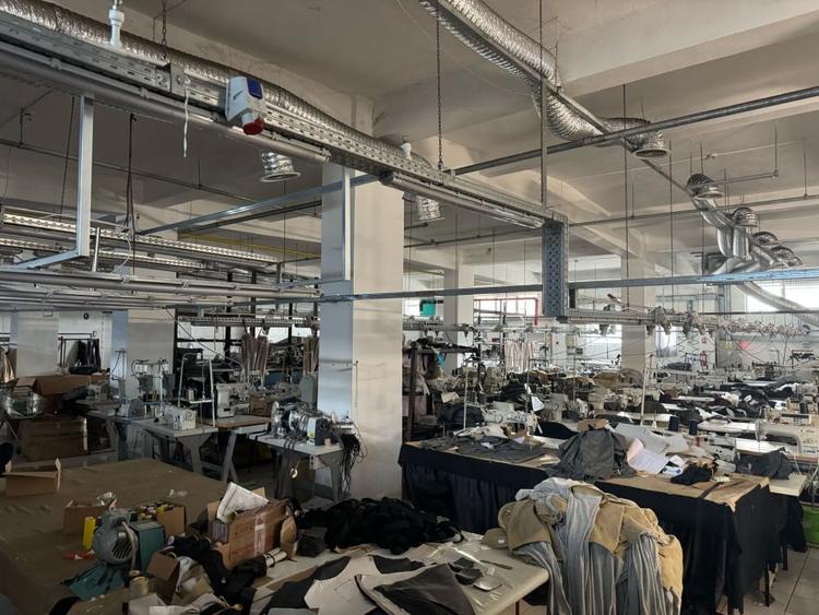 Vând Hală Producție 1.800 mp și Teren 4.500 mp în Focșani - 1