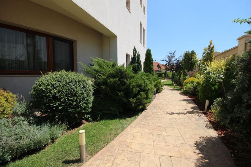 O casa deosebita cu Piscina - 22