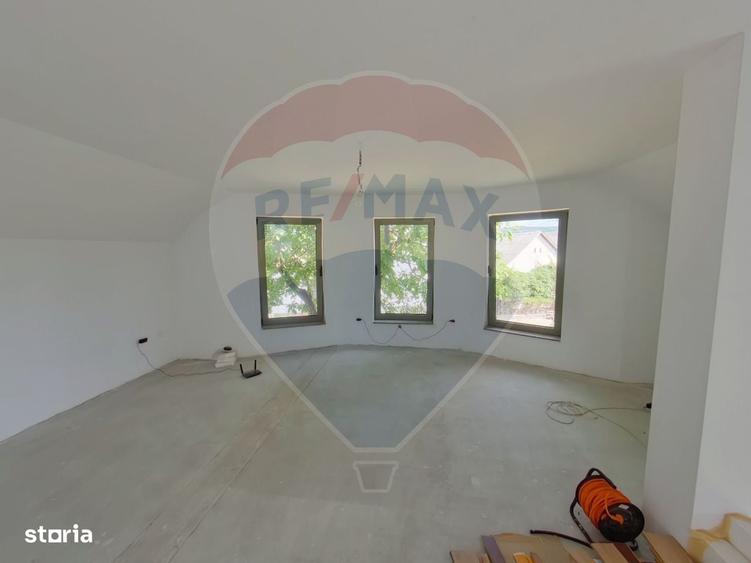 Casă cu 4 camere cu Teren 659 Mp în Câmpulung la Tisa