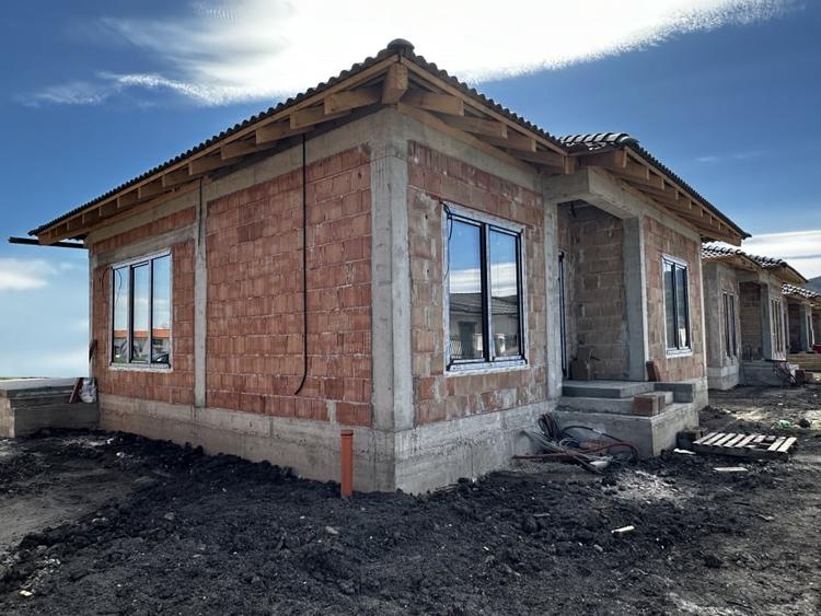 Vanzare Casa Noua 4 camere 2 Bai Terasa S.util 100 mp. Teren 425 mp. Finisata - 6