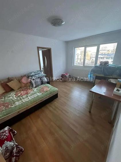 De vanzare 3 camere decomandate, etaj 2, zona linistita, 52.000 euro
