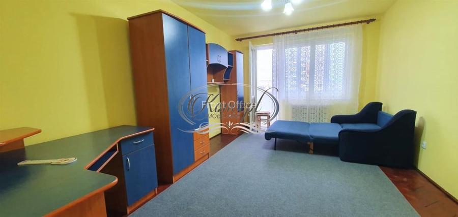 Apartament luminos cu balcon, zona Hotel Royal
