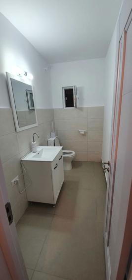 Inchiriez apartament 3 camere ultracentral - zona Romal - Campina - 8