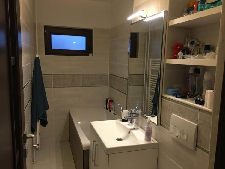 Apartament cu 3 camere semidecomandat, mobilat în Circumvalațiunii