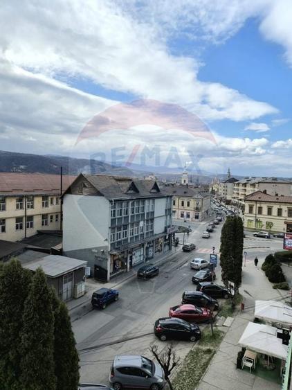 Apartament cu 4 camere de vânzare,  str. 1 Decembrie 1918 - 1