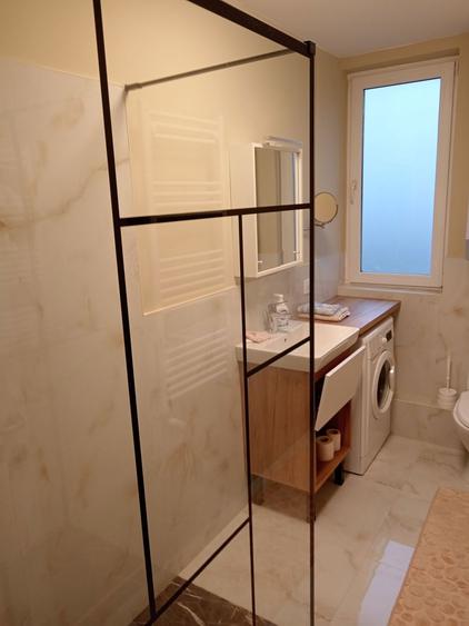Inchiriez apartament, doua camere, etajul 1. - 8