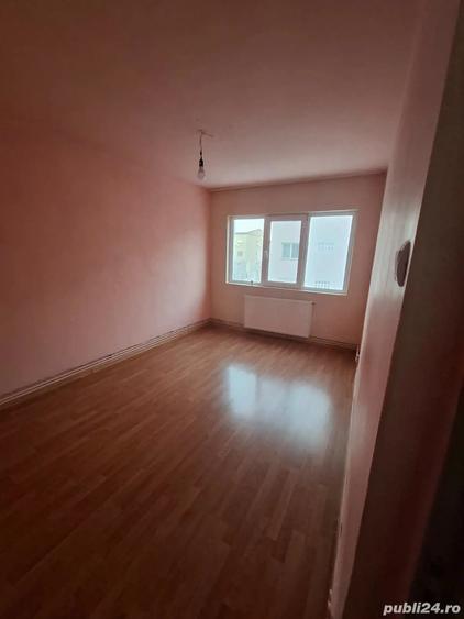 De vanzare Apartament 4 camere, Caransebes - 3