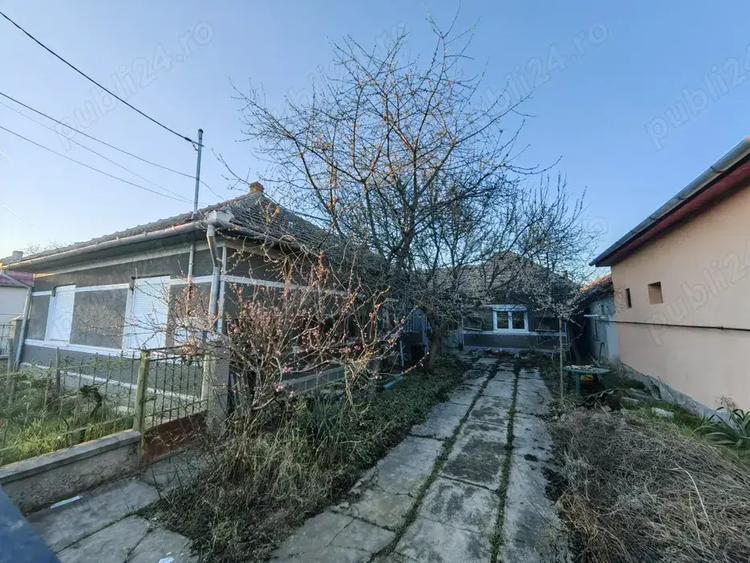 Casa cu 5 camere ?i anexa in INEU - 5