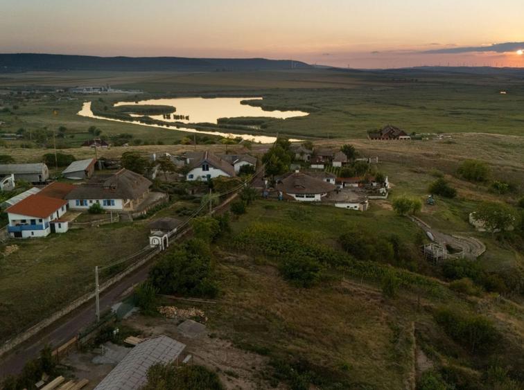 Complex turistic de vanzare in Enisala / Tulcea - 9