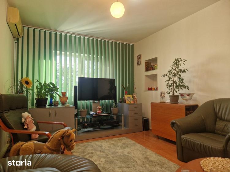 Apartament cu 3 camere decomandat în Peneș Curcanul