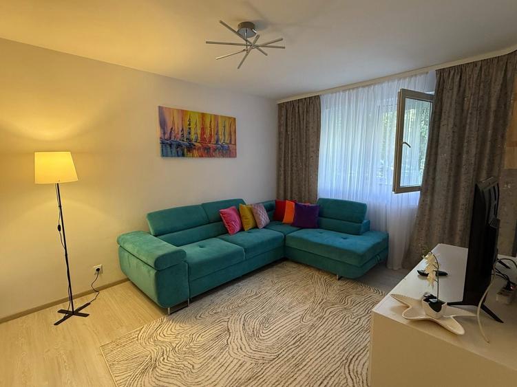 Apartament cu 3 camere, complet renovat, mobilat și utilat, finisaje moderne. - 1