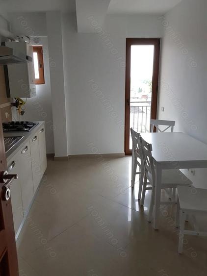 Inchiriez aparartament decomandat cu parcare privata - 1