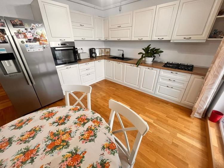 casa cu 4 camere,3 bai,3 terase,2 balcoane,1 garaj si 1 parcare,zona Apahida - 6