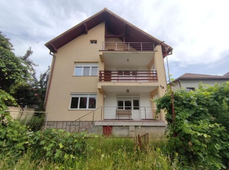 Vila cu 2 apartamente, pod mansardabil, teren, Mircea cel Batran. - 2