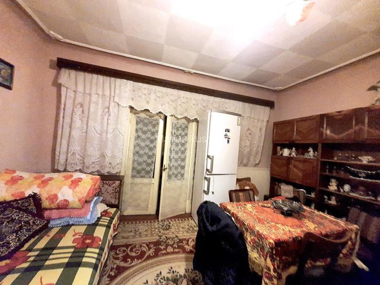 Apartament de vanzare in vila cu curte de 300mp MENUETULUI- Piata Presei Libere