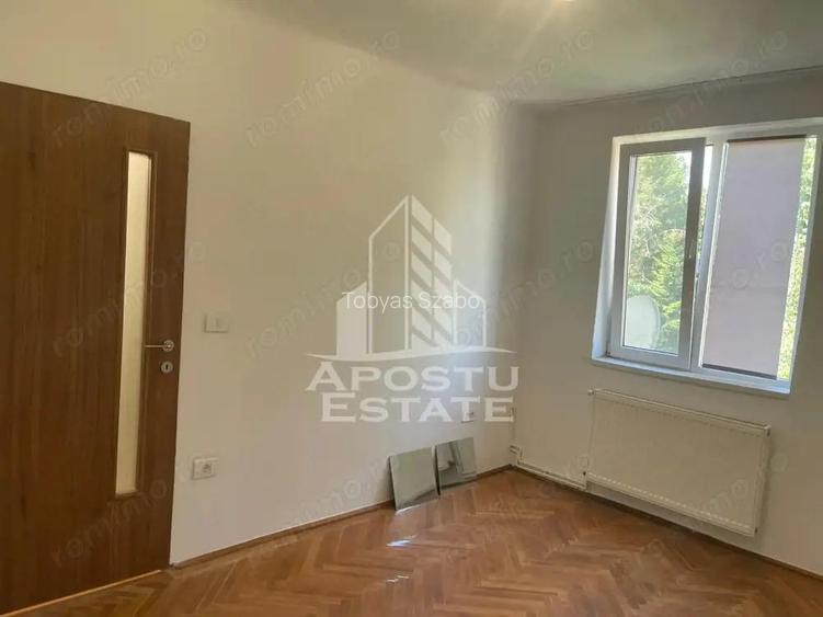 Apartament cu 2 camere, renovat, nemobilat, cu clima, in centru Apartament cu 2 camere, renovat, nemobilat, cu clima, in centru