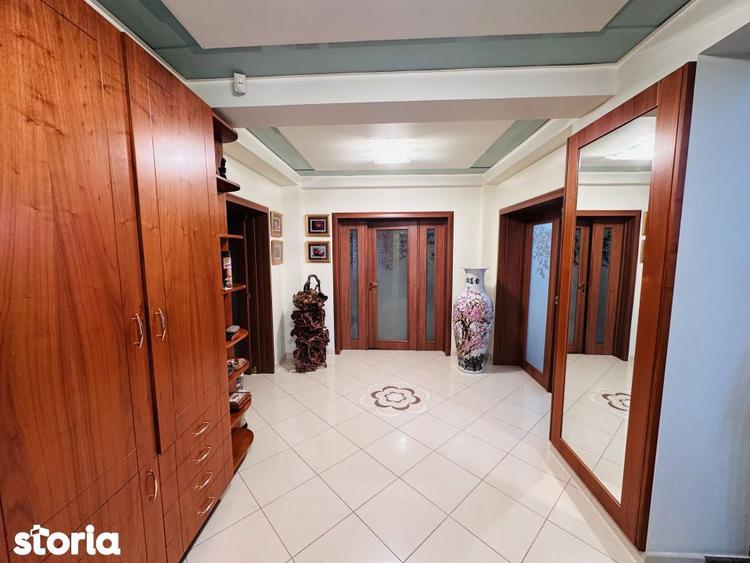 Resedinta emblematica in Chiajna-Rosu pe malul lacului, 785 mp, 2500 m - 4