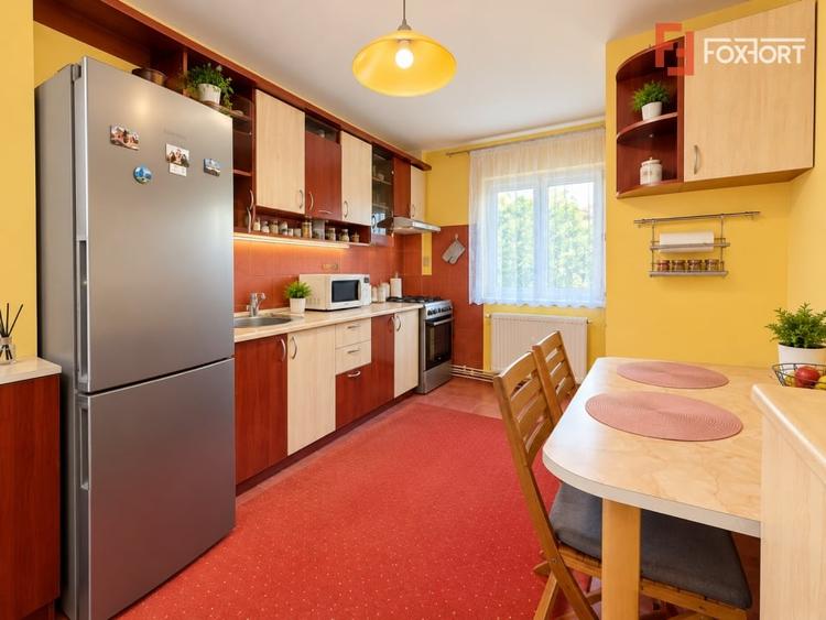 Apartament cu 3 camere decomandat, mobilat în Soarelui