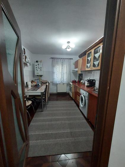 Apartament cu 3 camere decomandat în Coman