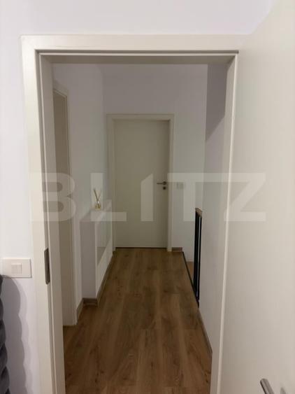 Penthouse cu 3 camere decomandat, mobilat în Tractorul