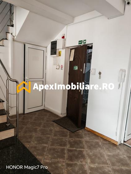Spațiu comercial, de 220 mp, în Vitan Mall