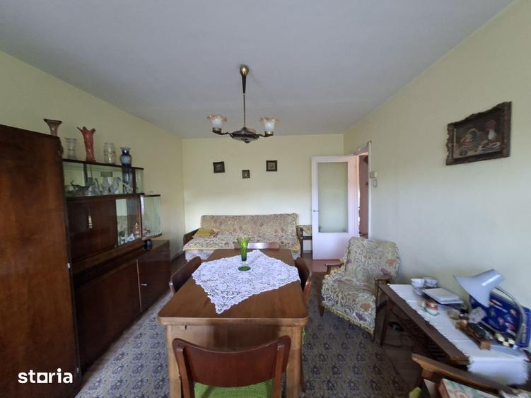 Apartament cu 4 camere decomandat în Central