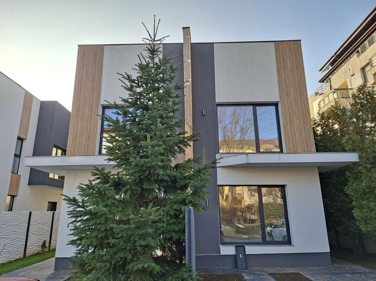 Duplex cu 4 camere cu Canalizare în Ostratu