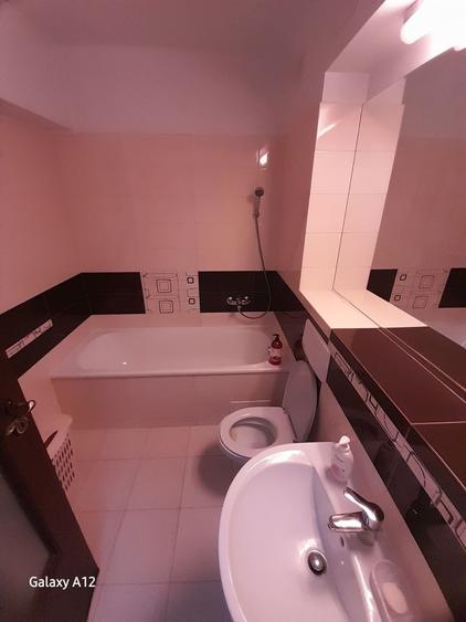 Apartament cu 3 camere decomandat în Liteni