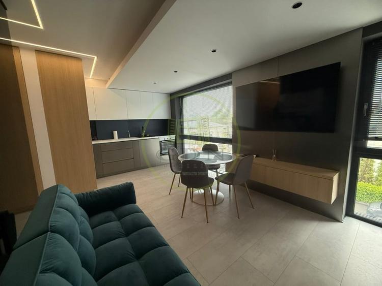 Apartament cu 2 camere decomandat, mobilat în Central