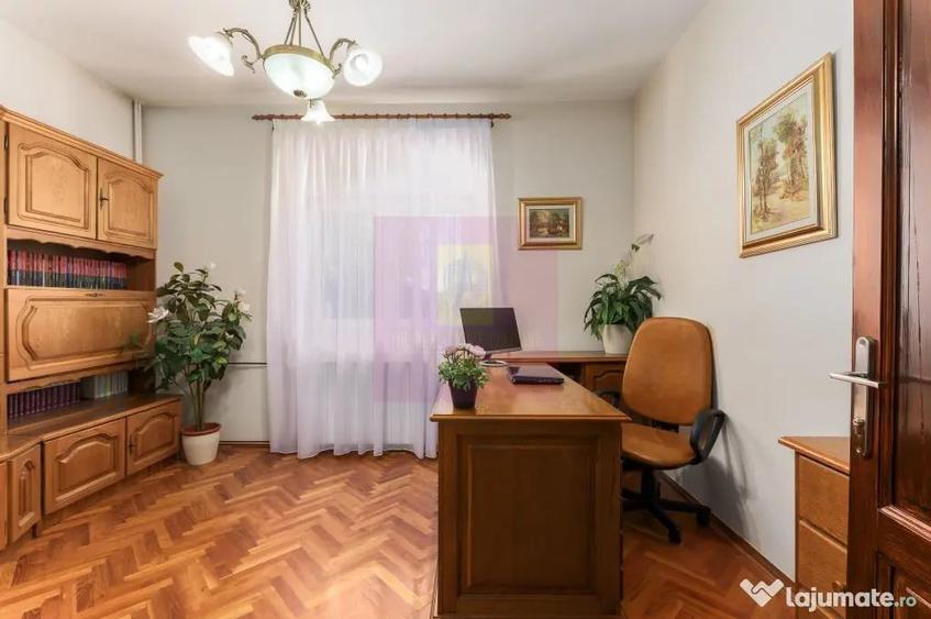 Casă cu 7 camere cu Teren 510 Mp în Lacul Tei