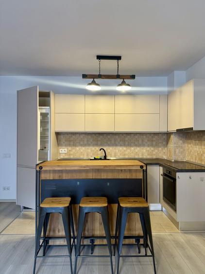 Apartament cu 3 camere semidecomandat, mobilat în Unirii