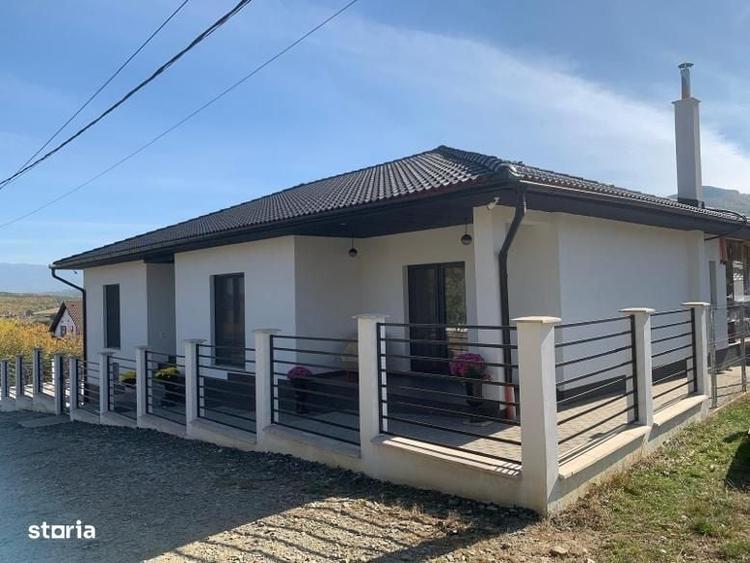 Casă cu 4 camere cu Teren 600 Mp în Sadu
