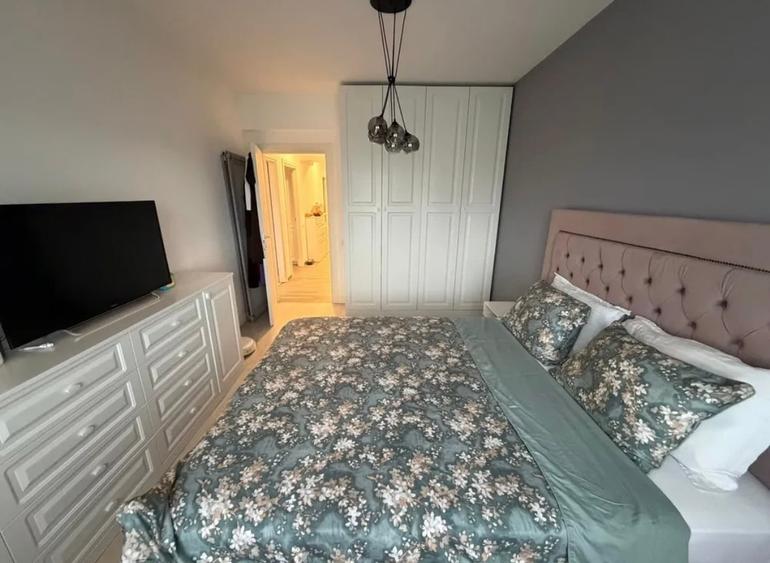 Apartament cu 3 camere decomandat în Drumul Taberei